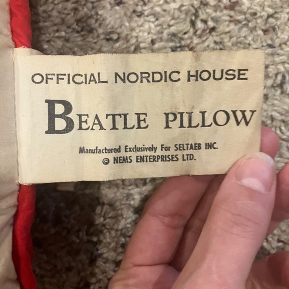 1964 collectible The  Beatles Nordic House pillow with a red back vintage - Picture 4 of 5
